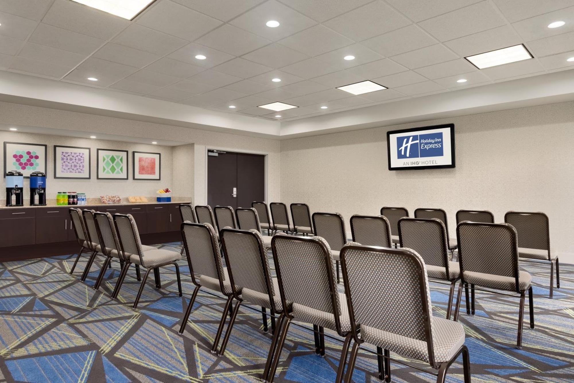 Holiday Inn Express Hotel & Suites Opelika Auburn By Ihg Exterior photo
