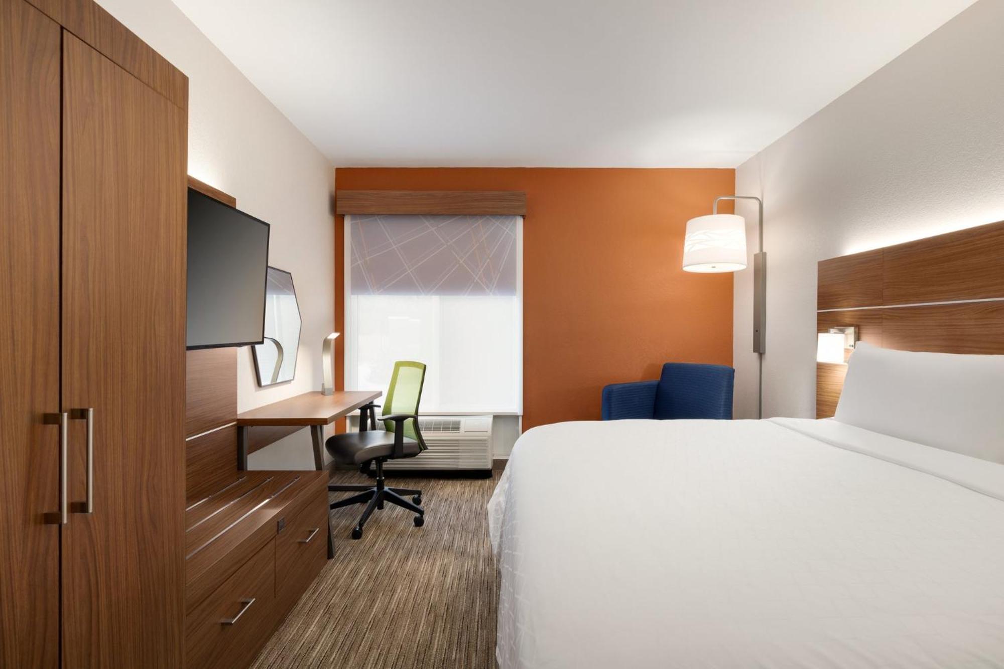 Holiday Inn Express Hotel & Suites Opelika Auburn By Ihg Exterior photo